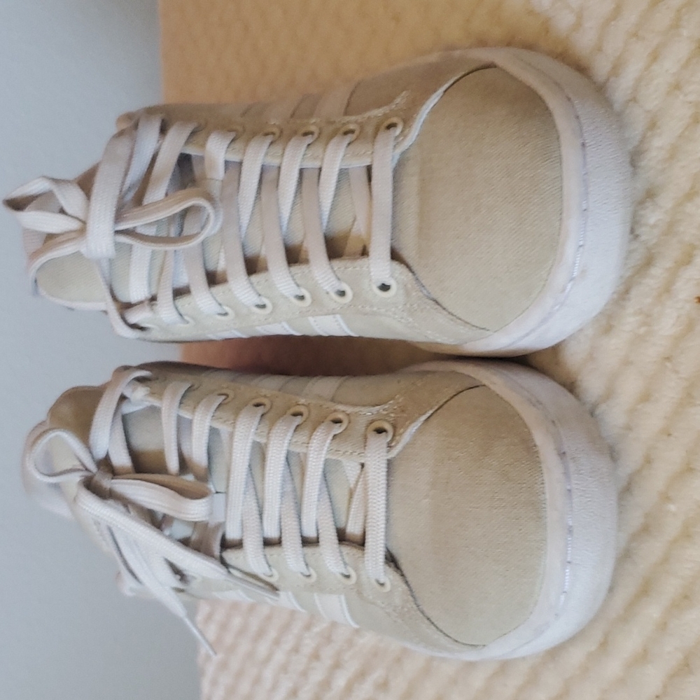 Adidas Grand Court Sneakers